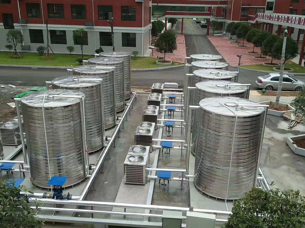 學(xué)?？諝饽軣崴鞔笈d節(jié)能